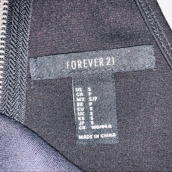 4/$25♦️ FOREVER 21 Faux Leather High Neck Crop Top - Picture 2 of 3